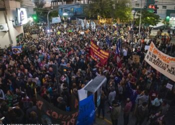 MÁS DE 20.000 SANLUISEÑOS MARCHARON EN DEFENSA DE LA UNIVERSIDAD PÚBLICA