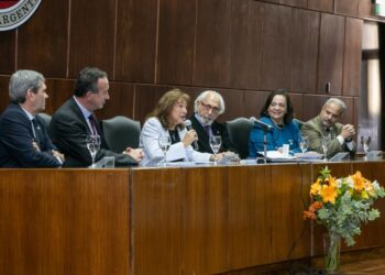 HONORIS CAUSA: SANTIAGO KOVADLOFF YA FORMA PARTE DE LA UNCUYO