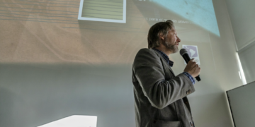 EL MUNDO DEL REVÉS: EL DR. ADRIAN E. BELING DISERTÓ SOBRE LA CRISIS AMBIENTAL EN LA UNLC