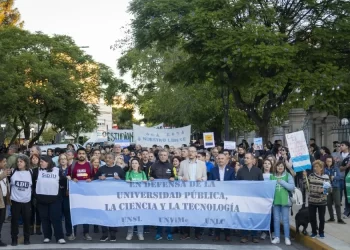 FUERTE MENSAJE DE LA SOCIEDAD EN DEFENSA DE LA EDUCACIÓN PÚBLICA