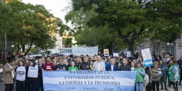 FUERTE MENSAJE DE LA SOCIEDAD EN DEFENSA DE LA EDUCACIÓN PÚBLICA