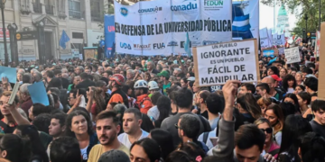 LAS UNIVERSIDADES SE MOVILIZAN HOY Y ALISTAN EL PARO DE MAÑANA