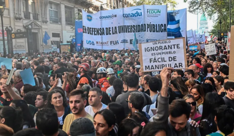 LAS UNIVERSIDADES SE MOVILIZAN HOY Y ALISTAN EL PARO DE MAÑANA