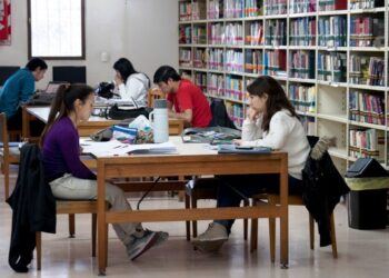 INGRESO A LA UNCUYO EN 2025: COMIENZAN LAS INSCRIPCIONES A SUS CARRERAS