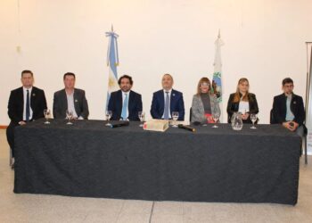 EL RECTOR PUSO EN FUNCIONES A LA LIC. ROXANA TROPICH COMO DIRECTORA DE LA ESCUELA DE CIENCIAS SOCIALES Y EDUCACIÓN DE LA UNVIME
