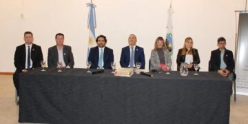 EL RECTOR PUSO EN FUNCIONES A LA LIC. ROXANA TROPICH COMO DIRECTORA DE LA ESCUELA DE CIENCIAS SOCIALES Y EDUCACIÓN DE LA UNVIME
