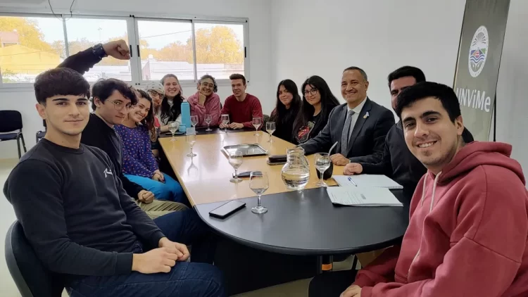 UNVIME: EL RECTOR SE REUNIÓ CON REPRESENTANTES DE LOS CLUBES ESTUDIANTILES DE LA UNVIME
