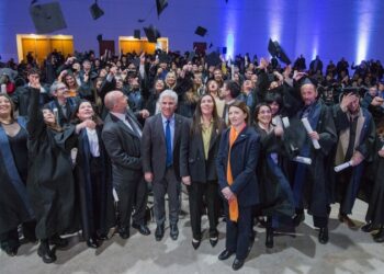 ULP: MÁS DE 120 EGRESADOS RECIBIERON SU TÍTULO EN EL CENTRO DE CONVENCIONES