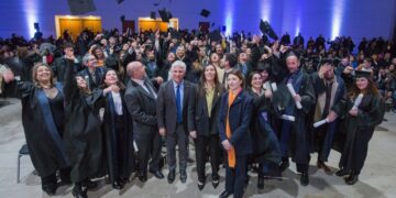ULP: MÁS DE 120 EGRESADOS RECIBIERON SU TÍTULO EN EL CENTRO DE CONVENCIONES