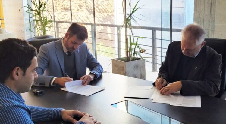 FIRMARON UN CONVENIO AUTORIDADES DE LA FICA Y FUNCIONARIOS DE LA SECRETARÍA DE ESTADO DE AMBIENTE Y DESARROLLO SUSTENTABLE DE SAN LUIS.