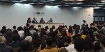 UN DOCENTE DE LA ULP PRESENTÓ LA COLECCIÓN DE LA OBRA DE SZIFRON EN LA UBA