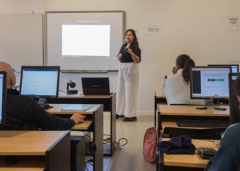 ULP: ALUMNOS DE LA TECNICATURA DESARROLLO DE SOFTWARE TUVIERON SU PRIMERA CLASE EN EL AULA HÍBRIDA