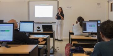 ULP: ALUMNOS DE LA TECNICATURA DESARROLLO DE SOFTWARE TUVIERON SU PRIMERA CLASE EN EL AULA HÍBRIDA