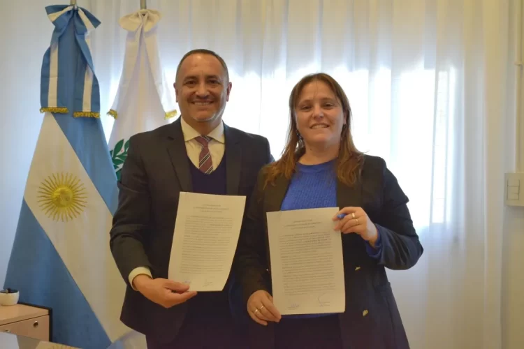 LA UNVIME FIRMÓ UN CONVENIO MARCO CON LA MUNICIPALIDAD DE NASCHEL