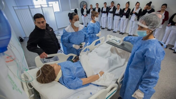 ULP: LICENCIATURA EN ENFERMERÍA ALUMNOS AVANZAN EN SU PRÁCTICA POR ESCENARIOS DE ALTO RENDIMIENTO