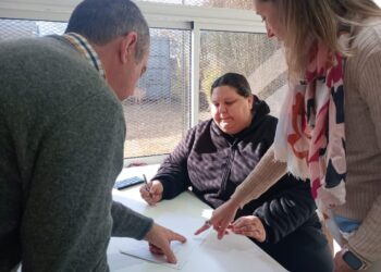 LA UNLC FIRMA UN CONTRATO DE CONCESIÓN DEL COMEDOR CON UNA EMPRENDEDORA LOCAL