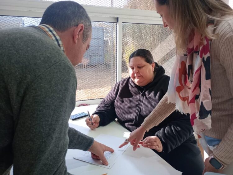 LA UNLC FIRMA UN CONTRATO DE CONCESIÓN DEL COMEDOR CON UNA EMPRENDEDORA LOCAL