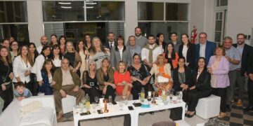 LA RECTORA DE LA UNIVERSIDAD CATÓLICA DE CUYO, MARÍA LAURA SIMONASSI, AGASAJO A PROFESORES DE LA INSTITUCION EN SU DIA.