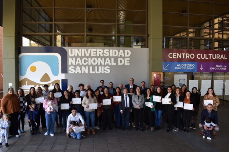 ENTREGARON CERTIFICADOS DEL CURSO DE CEREMONIAL Y PROTOCOLO