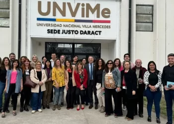 EL RECTOR SE REUNIÓ CON EL PLANTEL DOCENTE DE LA ESCUELA DE CIENCIAS SOCIALES Y EDUCACIÓN