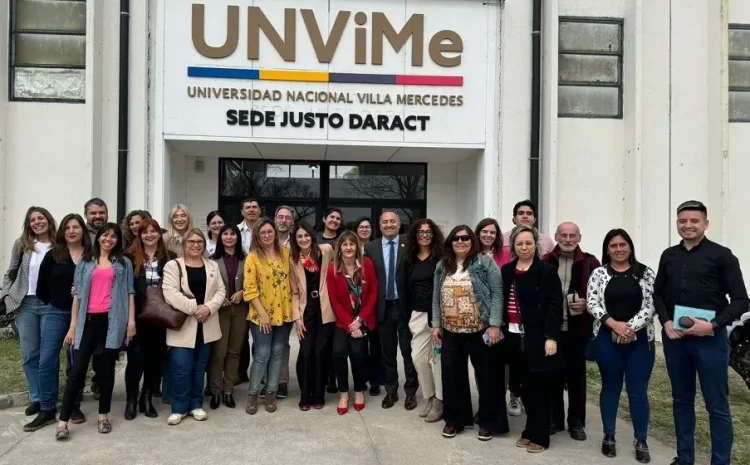 EL RECTOR SE REUNIÓ CON EL PLANTEL DOCENTE DE LA ESCUELA DE CIENCIAS SOCIALES Y EDUCACIÓN