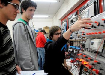 ENCUESTA ANALIZARÁ LA RELACIÓN ENTRE LA FORMACIÓN E INSERCIÓN LABORAL DE EGRESADOS DE LA UNCUYO