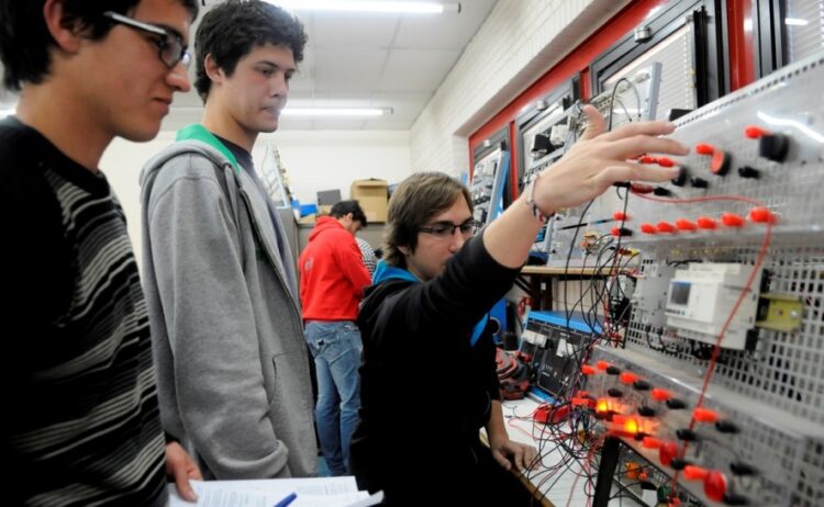 ENCUESTA ANALIZARÁ LA RELACIÓN ENTRE LA FORMACIÓN E INSERCIÓN LABORAL DE EGRESADOS DE LA UNCUYO