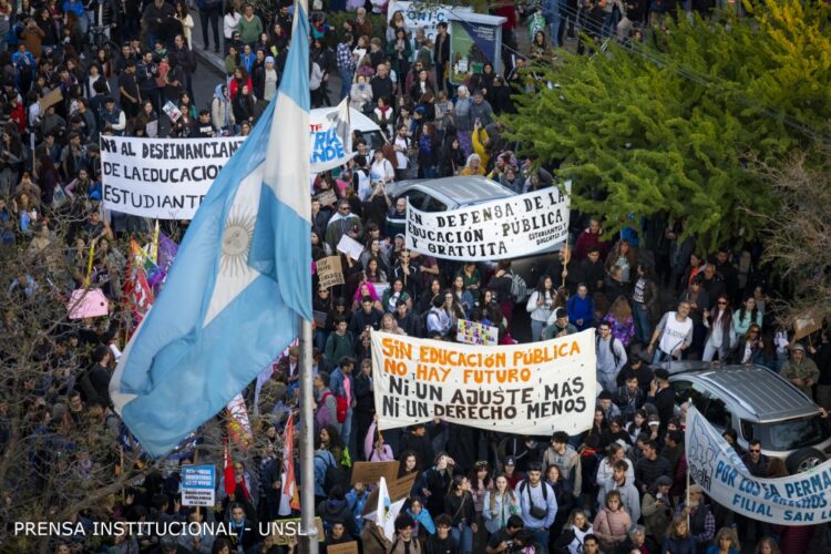 5 MENTIRAS Y 5 VERDADES SOBRE LAS UNIVERSIDADES PÚBLICAS