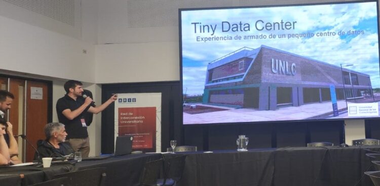 LA UNLC PRESENTA EL “TINY DATA CENTER” EN RIUTEC 2024