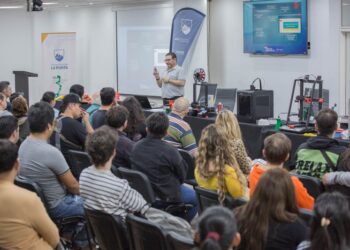 EL TALLER DE IMPRESIÓN 3D REUNIÓ A 130 ALUMNOS Y EMPRENDEDORES