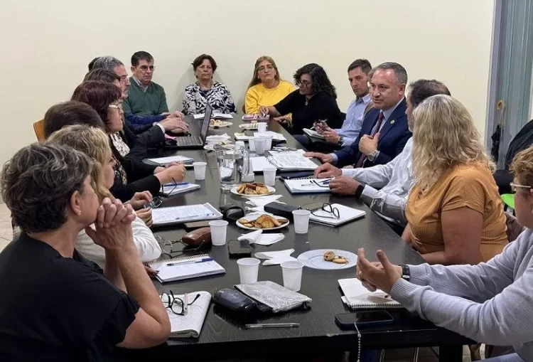 UNVIME: EL RECTOR MANTUVO REUNIÓN DE TRABAJO CON FUNCIONARIOS DE EDUCACIÓN DE LA PROVINCIA