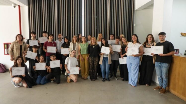 LA ESCUELA DE EDUCACIÓN PROFESIONAL DE LA UNLC ENTREGÓ DIPLOMAS A LOS EGRESADOS DE 2024