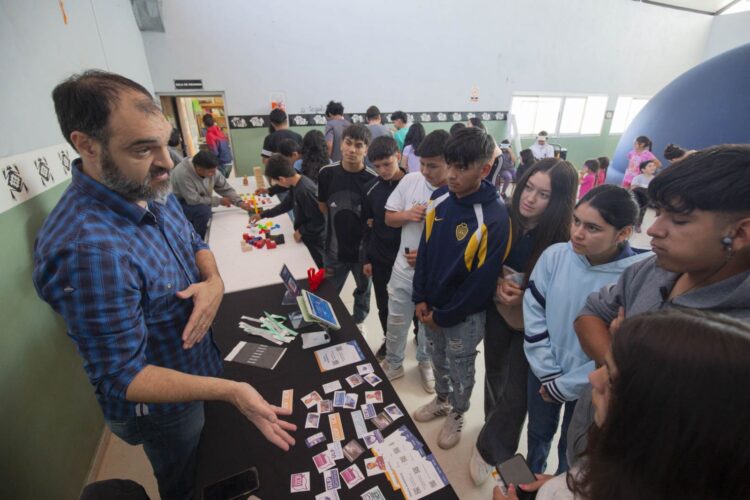 LA ULP LLEGÓ CON SUS PROPUESTAS EDUCATIVAS A LA COMUNIDAD HUARPE