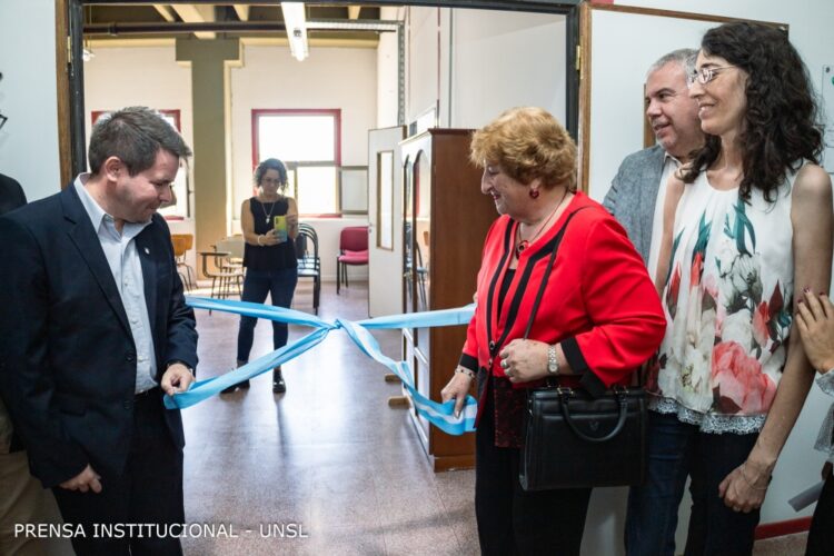 INAUGURARON LAS NUEVAS INSTALACIONES DEL LABORATORIO DE FARMACOLOGÍA