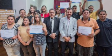TRABAJADORES DE UNA PLANTA DE RECICLADO APRENDIERON A LEER Y A ESCRIBIR CON LA ULP