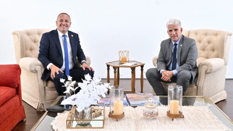 EL RECTOR SE REUNIÓ CON EL GOBERNADOR CLAUDIO POGGI, QUIEN SE COMPROMETIÓ A VISITAR EL CAMPUS EN EJECUCIÓN Y A CONTINUAR APOYANDO A LA UNVIME