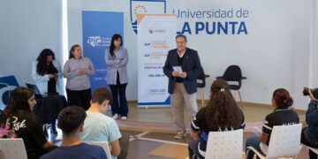 ESTUDIANTES DE LA PUNILLA Y JUAN LLENERA VISITARON LA UNIVERSIDAD DE LA PUNTA
