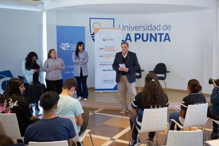 ESTUDIANTES DE LA PUNILLA Y JUAN LLENERA VISITARON LA UNIVERSIDAD DE LA PUNTA