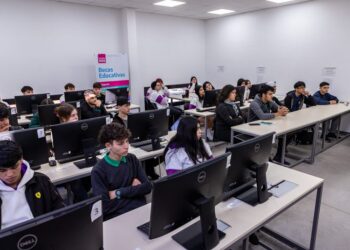 MÁS DE 600 ESTUDIANTES PARTICIPARON DE LA NOVENA EDICIÓN DE LAS JORNADAS DE PUERTAS ABIERTAS DE LA UNLC