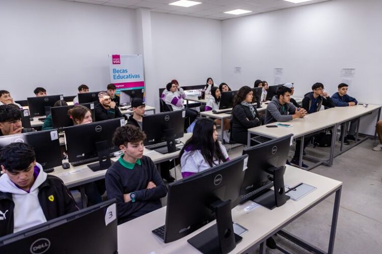 MÁS DE 600 ESTUDIANTES PARTICIPARON DE LA NOVENA EDICIÓN DE LAS JORNADAS DE PUERTAS ABIERTAS DE LA UNLC