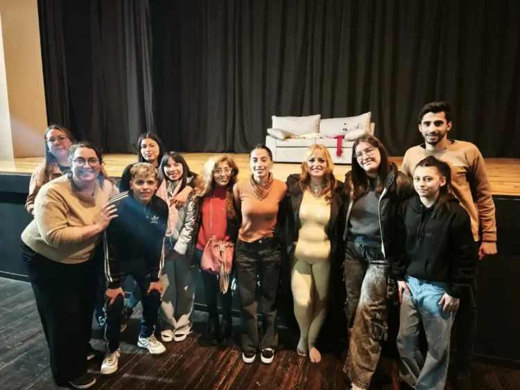 LA UNIVERSIDAD VIBRÓ ENTRE RISAS CON UN ESPECTÁCULO INTERNACIONAL