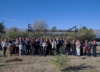 EMOTIVA CEREMONIA DE COLACIÓN EN LA UNLC: 22 NUEVOS PROFESIONALES RECIBIERON SUS DIPLOMAS