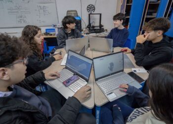ESTUDIANTES DISEÑAN PRÓTESIS PARA MEJORAR LA CALIDAD DE VIDA DE DOS PERSONAS