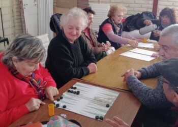 LOS ADULTOS MAYORES DEL CENTRO DE JUBILADOS DE LA PUNTA APRENDEN Y COMPARTEN SUS EXPERIENCIAS A TRAVÉS DEL JUEGO