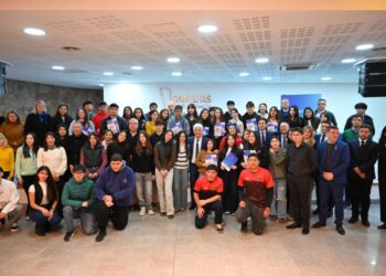 EL RECTOR ACOMPAÑÓ A LOS ESTUDIANTES DE LA UNVIME QUE RECIBIERON LA BECA UNIVERSAL SUPERIOR IMPULSADA POR LA PROVINCIA