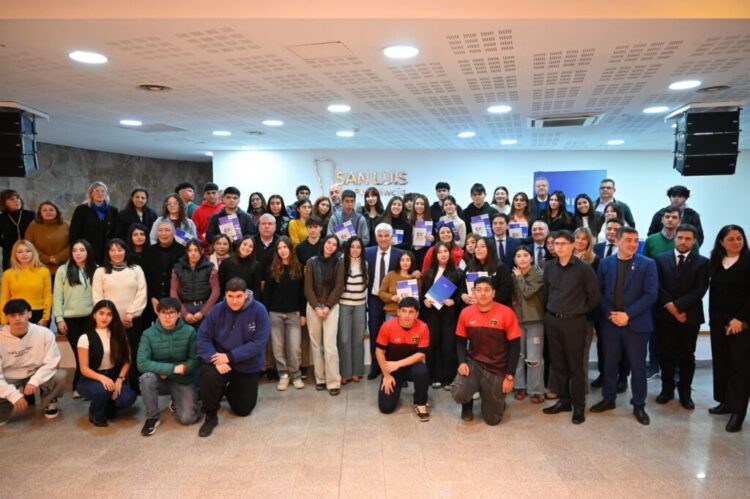 EL RECTOR ACOMPAÑÓ A LOS ESTUDIANTES DE LA UNVIME QUE RECIBIERON LA BECA UNIVERSAL SUPERIOR IMPULSADA POR LA PROVINCIA