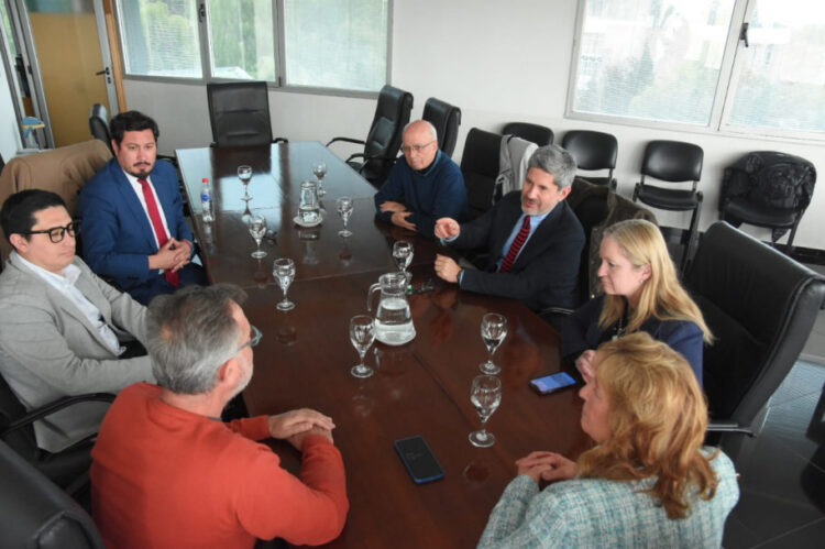 INNOVACIÓN PÚBLICA Y TRANSFORMACIÓN DIGITAL: FUNCIONARIOS DE CHILE VISITARON LA UNCUYO