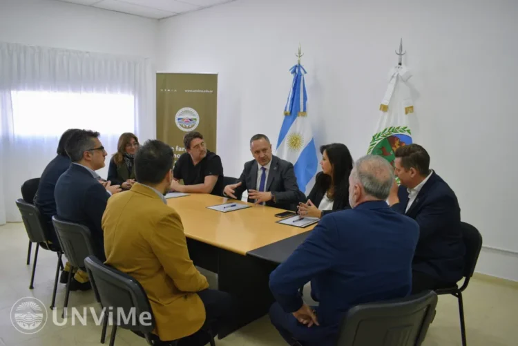 LA UNIVERSIDAD SUSCRIBIÓ UN CONVENIO CON EL CENTRO MÉDICO MODELO PARA PRÁCTICAS PRE PROFESIONALES