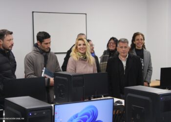 UNSL: INAUGURARON UNA AULA DE CÓMPUTOS PARA PRÁCTICAS PROFESIONALES