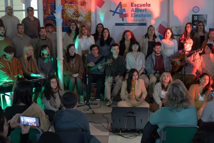 UNA TARDE A PURA MÚSICA SE VIVIÓ EN EL CICLO MICRÓFONO ABIERTO